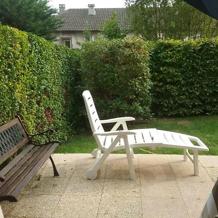 appartement proche mer avec jardin ensoleillé Houlgate Esterno foto