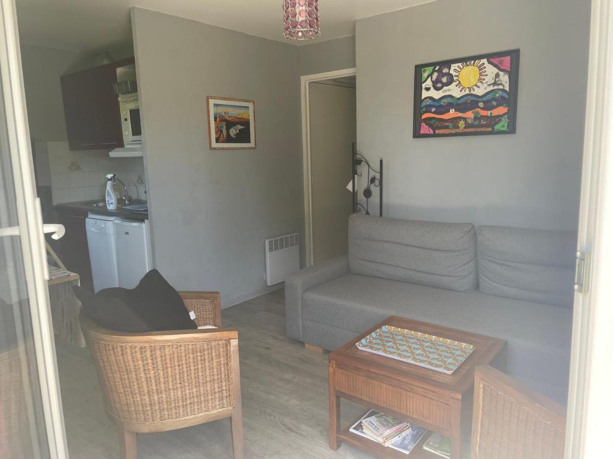 appartement proche mer avec jardin ensoleillé Houlgate Esterno foto