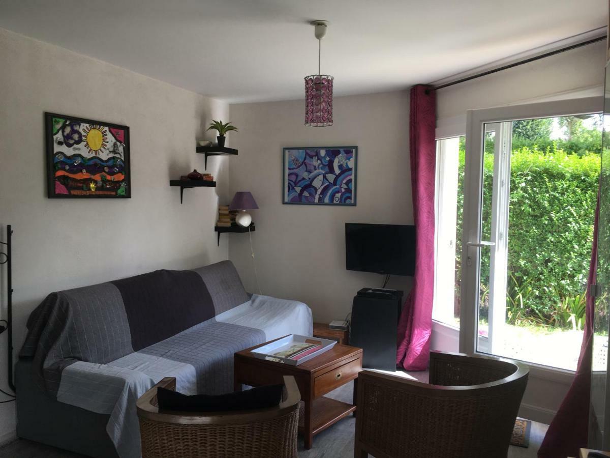 appartement proche mer avec jardin ensoleillé Houlgate Esterno foto